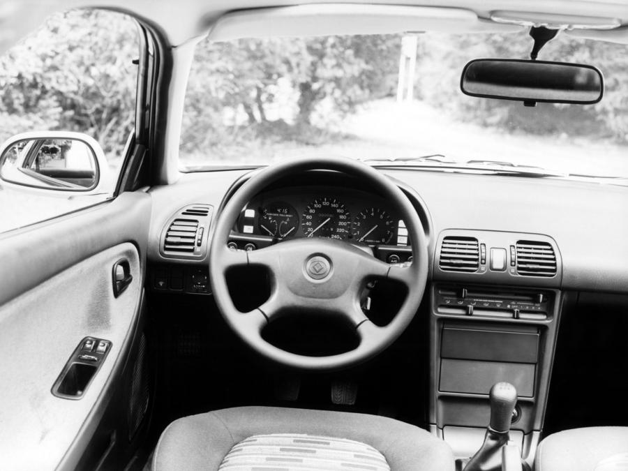  Mazda MX-3 1991 года  (фото 6 из 16)